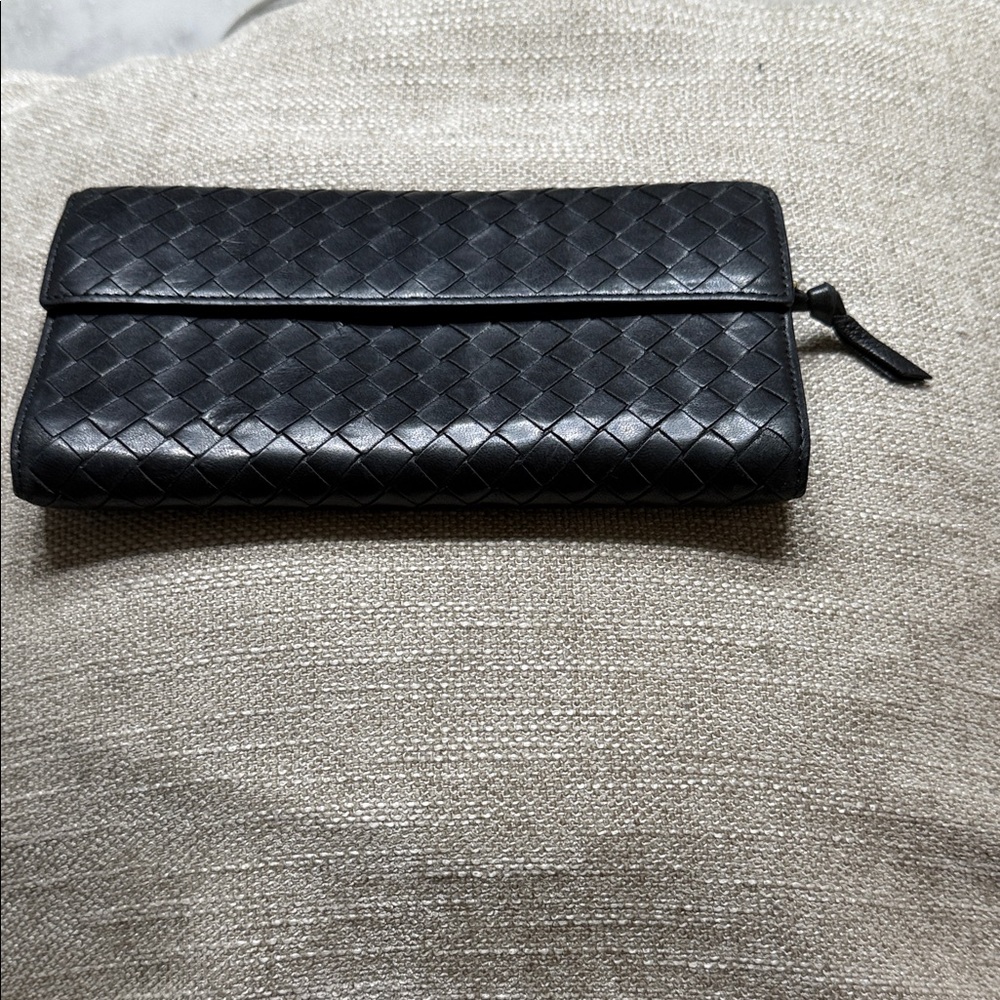 Authentic Botega Vaneta Elegant Black Leather Wallet